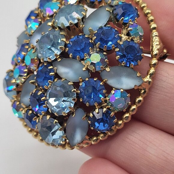Vintage Weiss Brooch with Multicolor Blue and AB rhinestones Dome Circular Gold - Picture 3 of 9